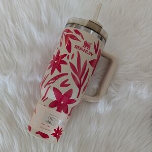 A Beautiful Stanley "The Quencher" Resort Floral - 40oz